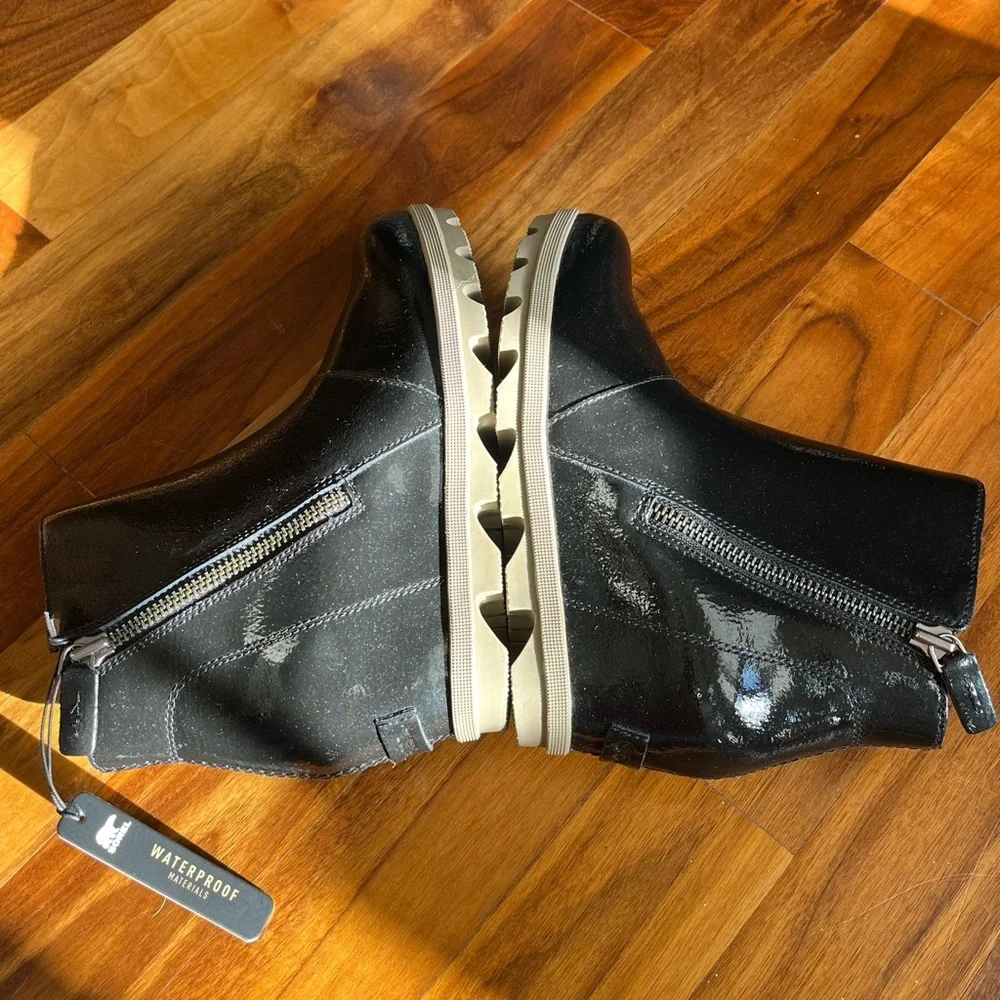 Sorel Joan of Artic Wedge II Zip youth boot, size 4 (big kid), NEW